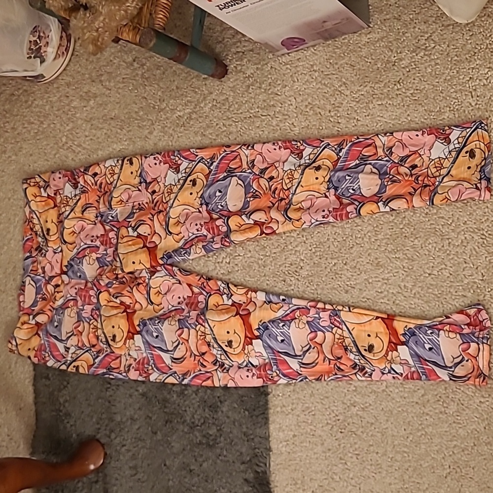 Winnie the Pooh and Friends Super Soft Leggings Like New